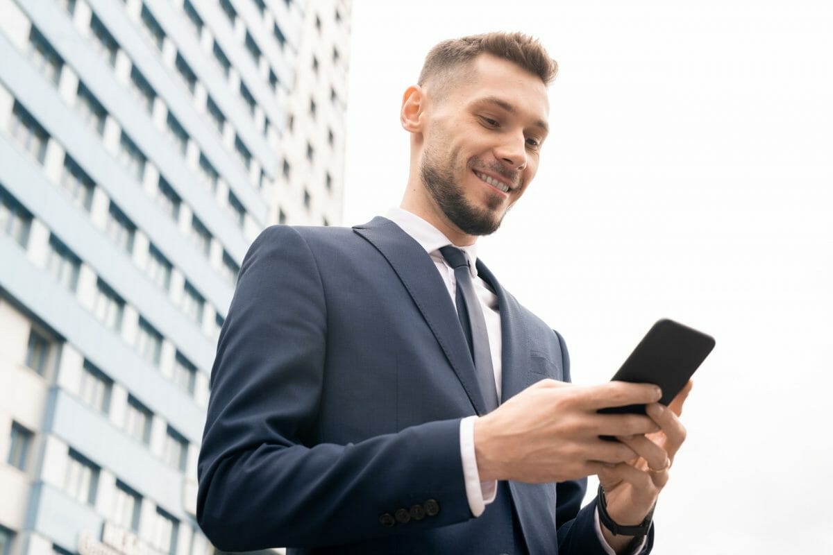 Man-scrolling-449557-scaled