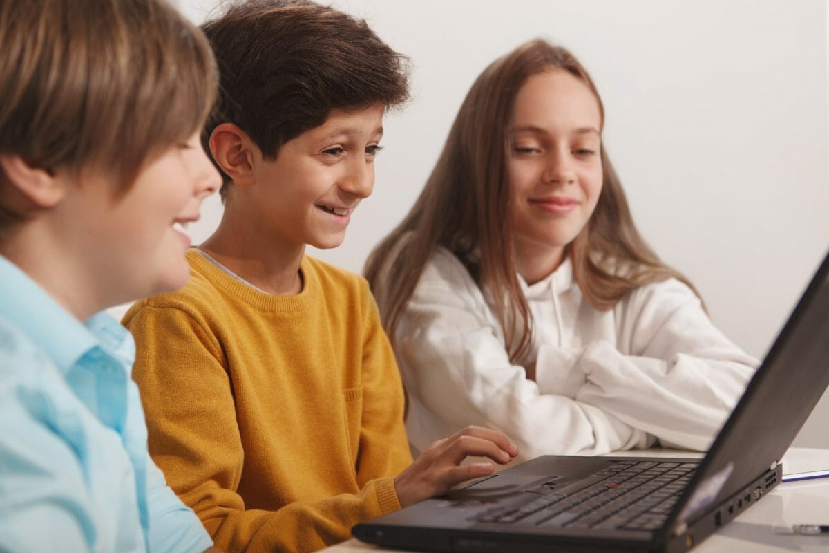 Children-using-computer-at-school-846581-scaled