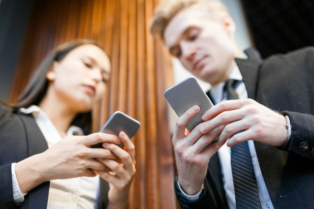 Texting-401753-scaled