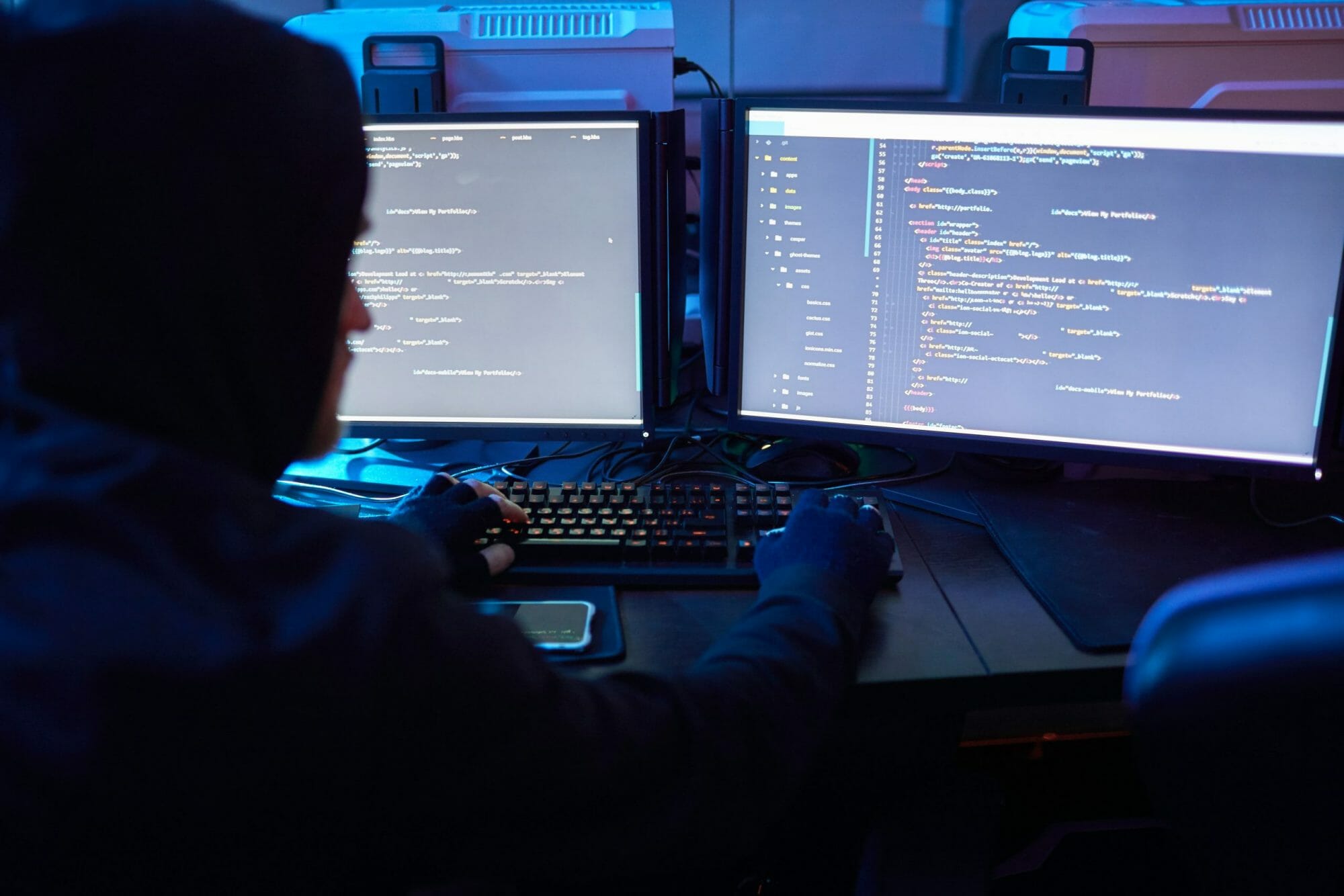 Computer-hacker-breaking-codes-796272-scaled