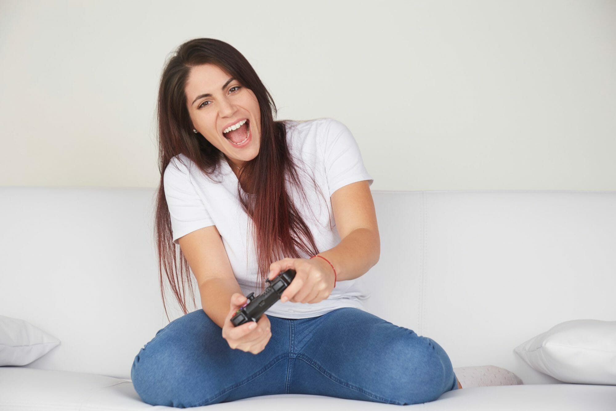 Woman-playing-videogames-431665-scaled