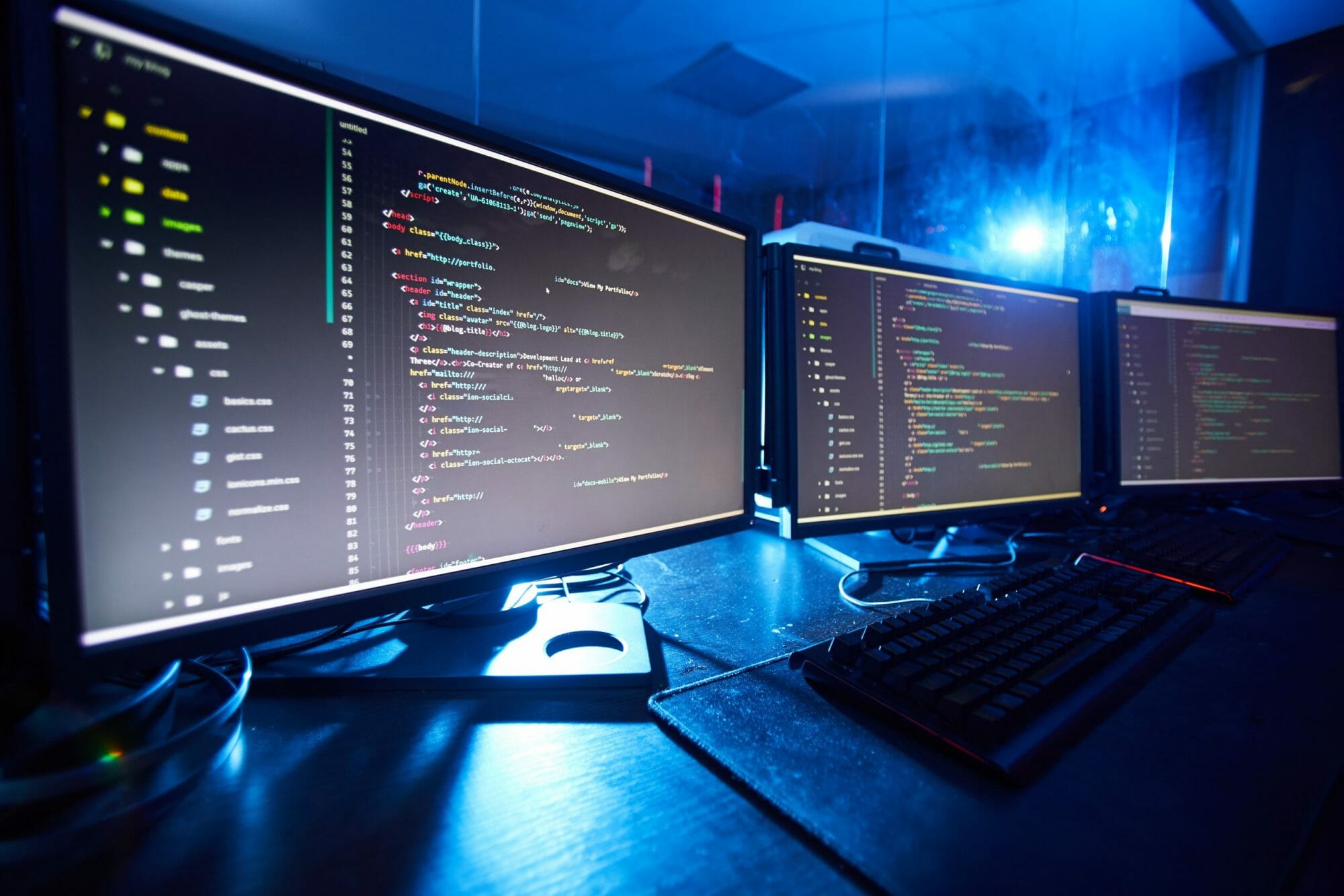 Computer-software-at-office-796254-scaled