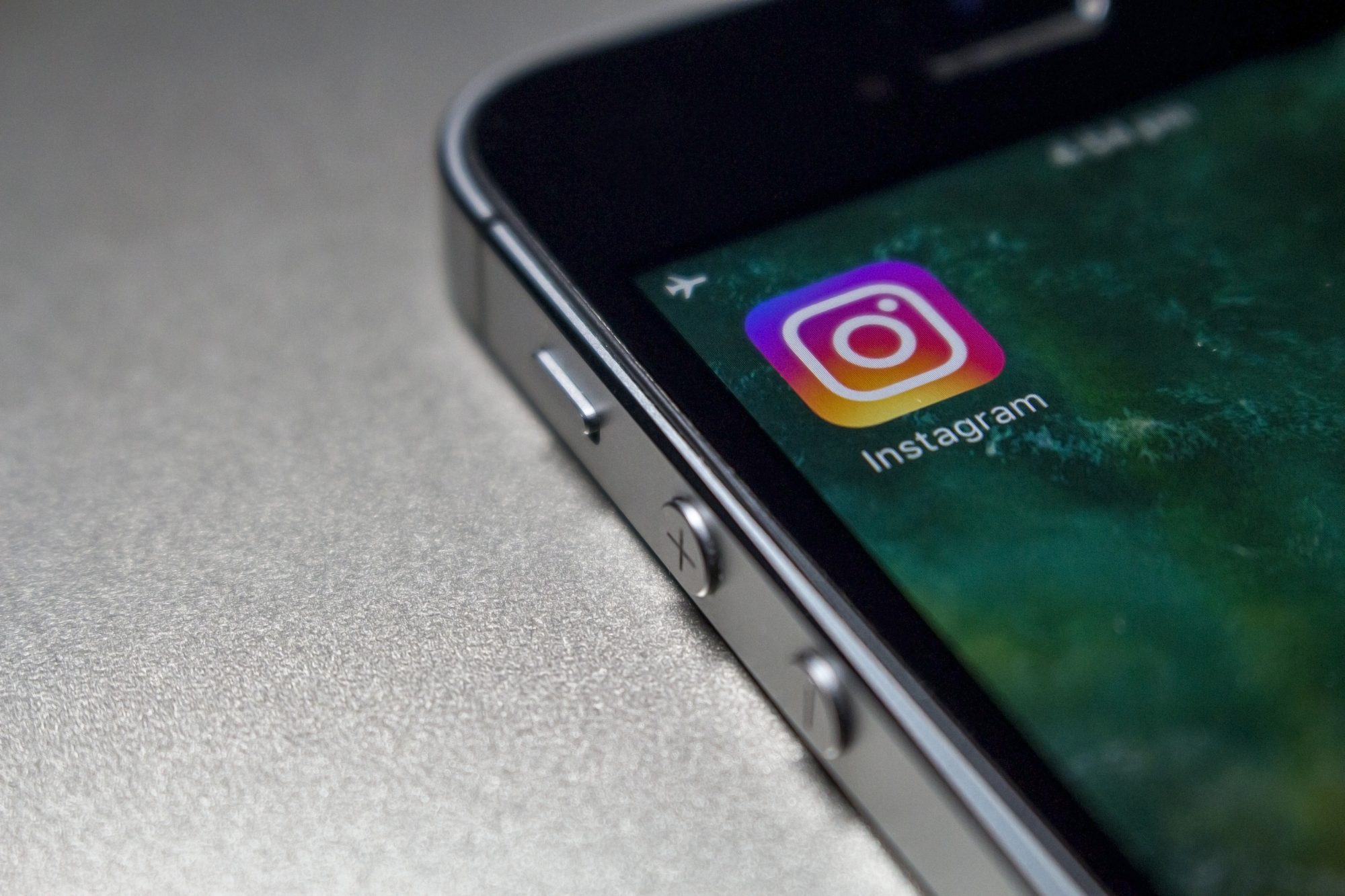 How to Tell If an Instagram Account is Fake: 10 Warning Signs (2026)